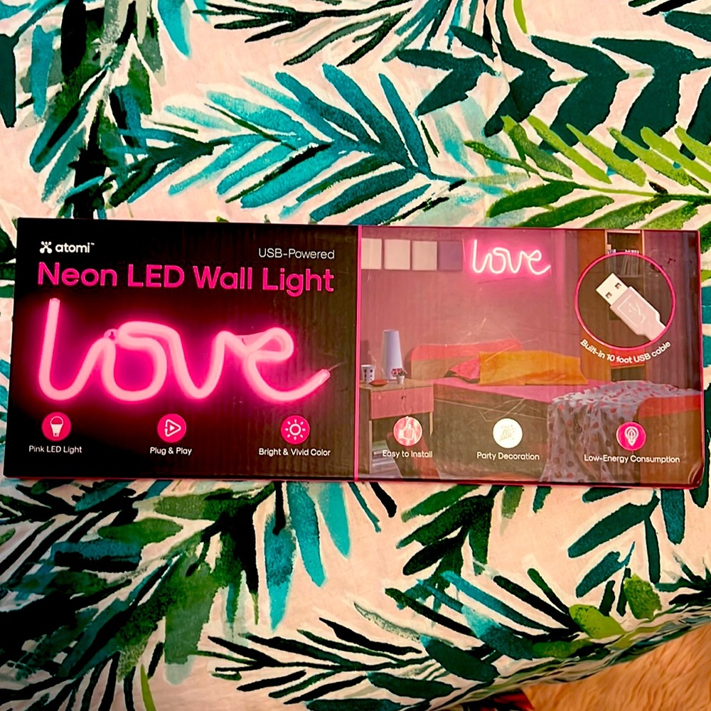 Neon  LED WALL LIGHT. LOVE